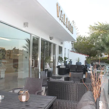 Vallian Village Hotell