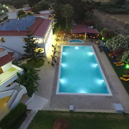 Vallian Village Hotell